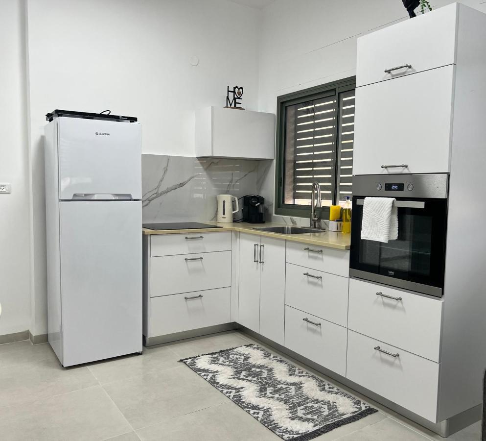 Apartamento הפינה של טלי בנהריה - אירוח וספא בריאות מחומם Exterior foto
