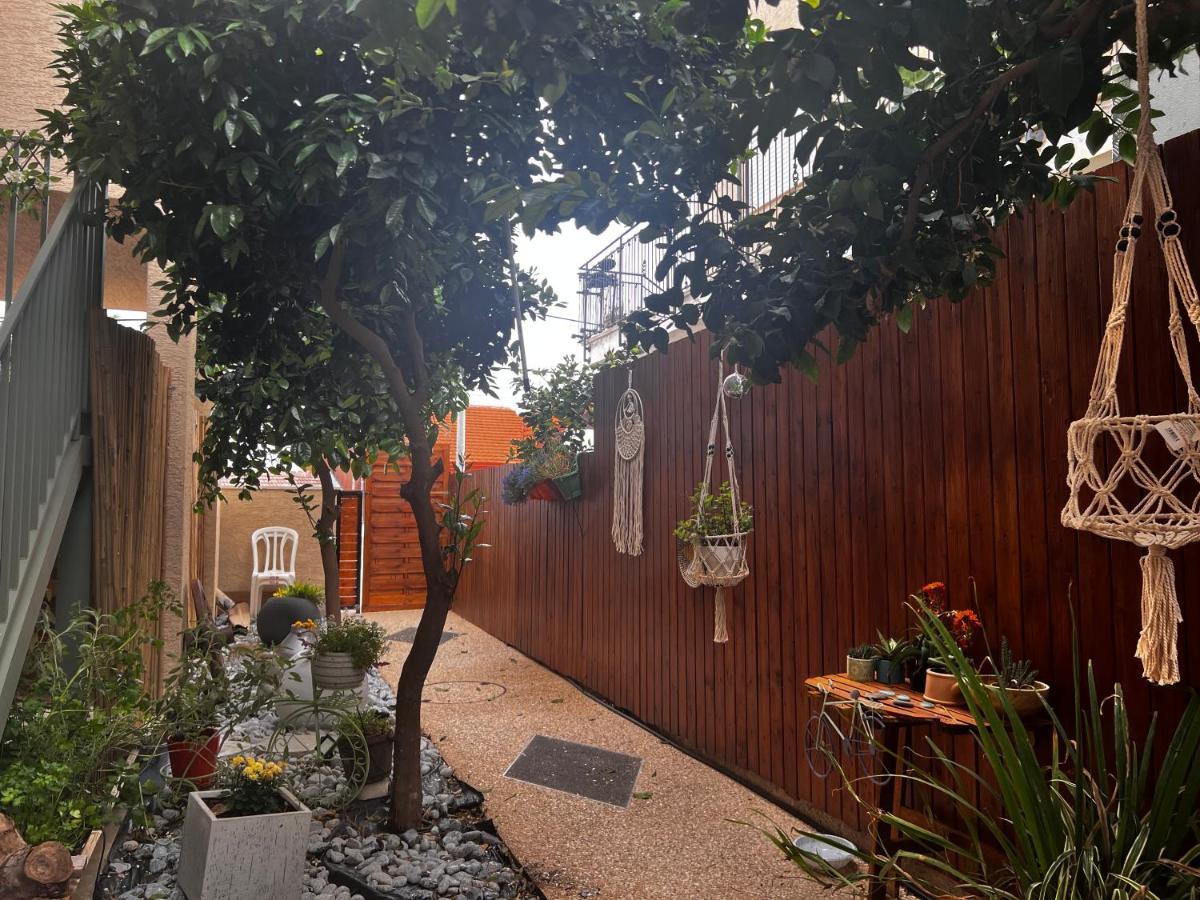Apartamento הפינה של טלי בנהריה - אירוח וספא בריאות מחומם Exterior foto